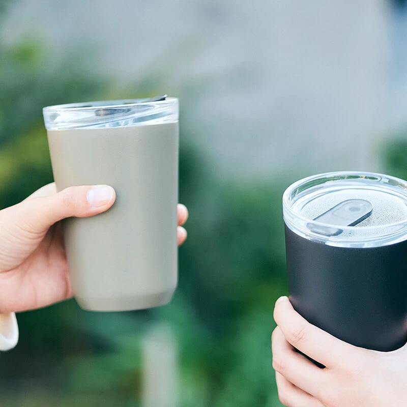 Kinto To-Go Tumbler 360 Ml Mit Stöpsel Khaki 4 Kinto To-Go Tumbler 360 Ml Mit Stöpsel Khaki – Bild 2