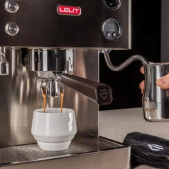 Elizabeth -Bestes Café Geschäft 105746 105746 lelit elisabeth siebtraegermaschine kaffeetasse milch